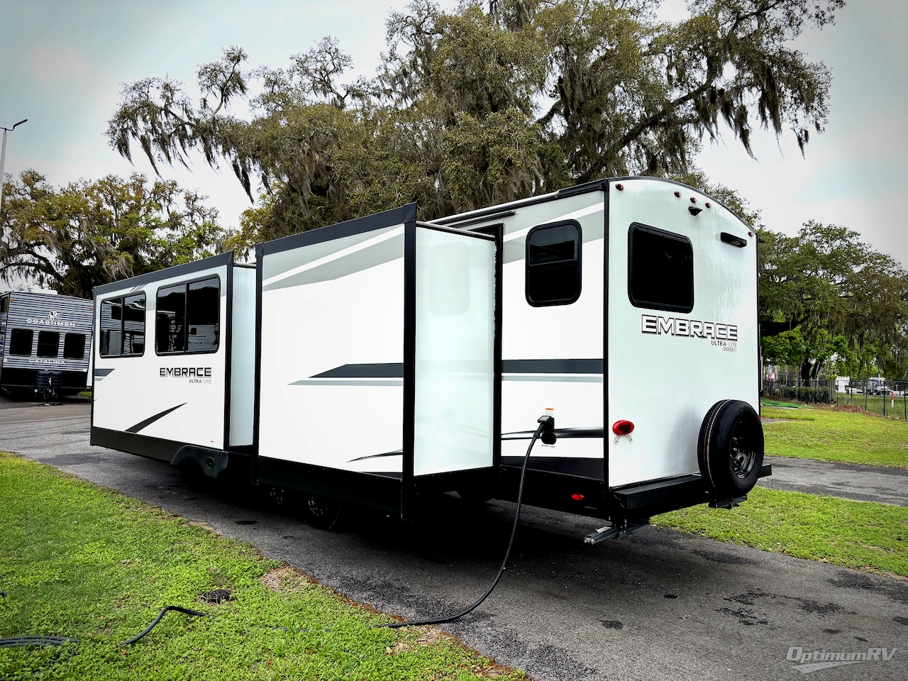 2025 Cruiser Embrace EL32BH Photo 3