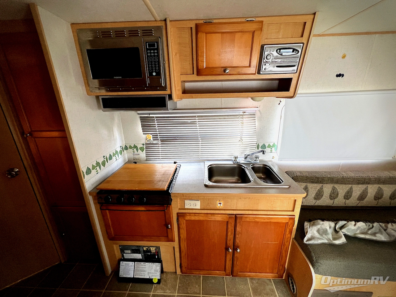 2004 R-Vision Trail Cruiser C21RBH Photo 8