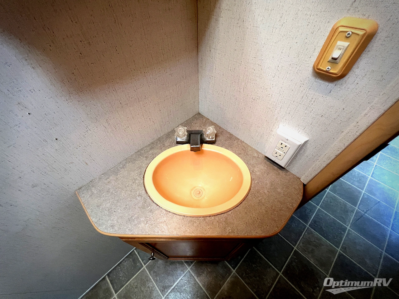 2004 R-Vision Trail Cruiser C21RBH Photo 17