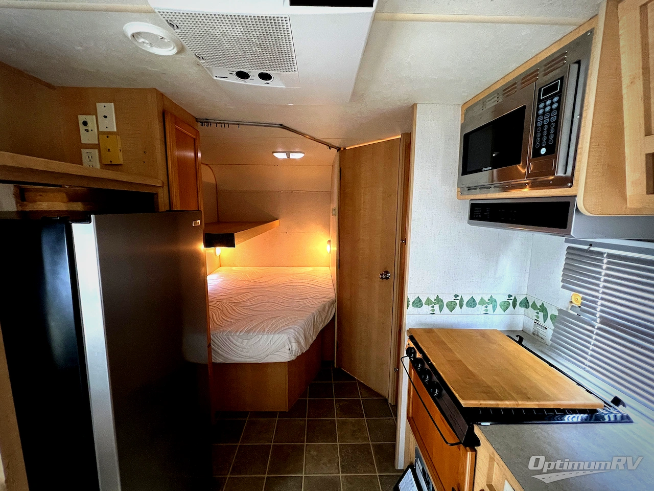 2004 R-Vision Trail Cruiser C21RBH Photo 4