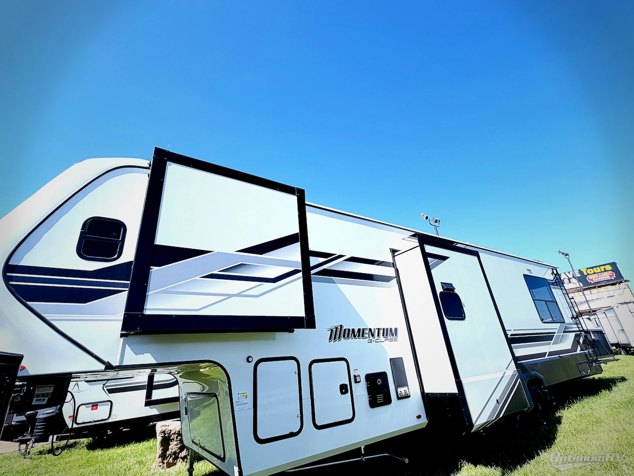 2026 Grand Design Momentum G-Class 350G Photo 4