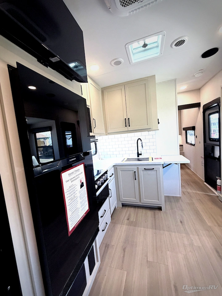 2026 Grand Design Momentum G-Class 29GS Photo 11