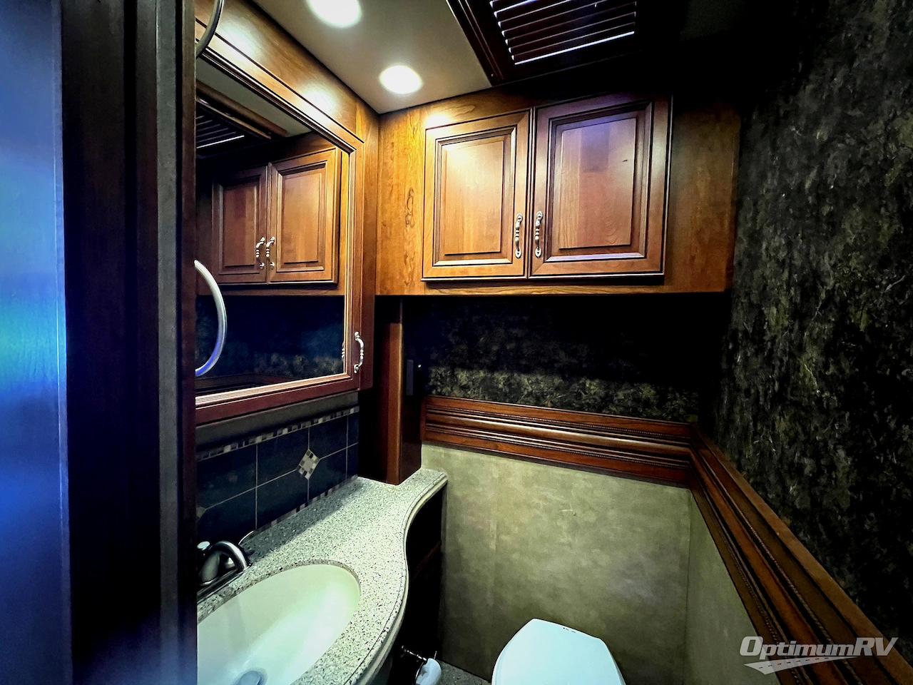2013 American Coach American Eagle 45N Photo 16