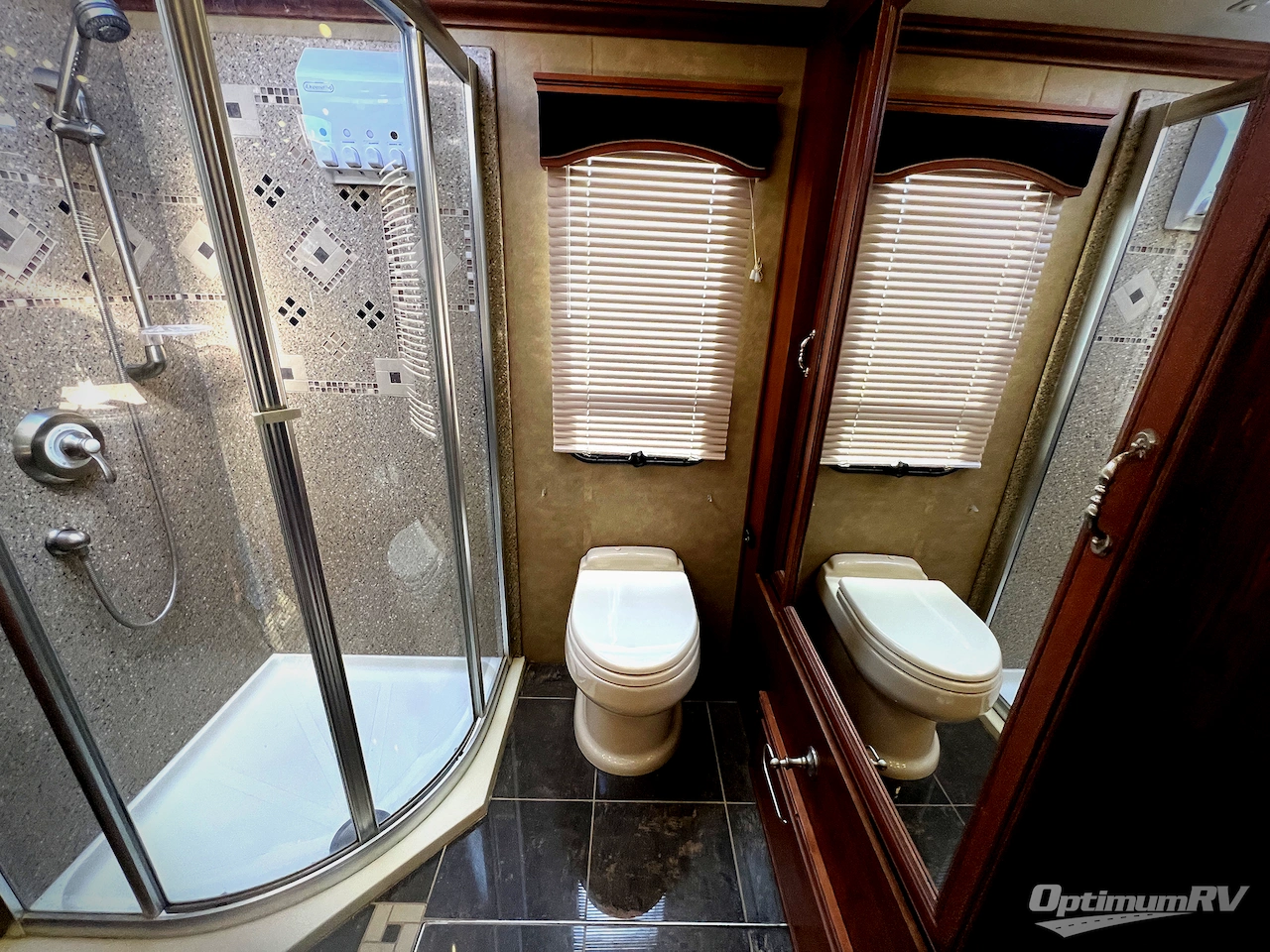 2013 American Coach American Eagle 45N Photo 21