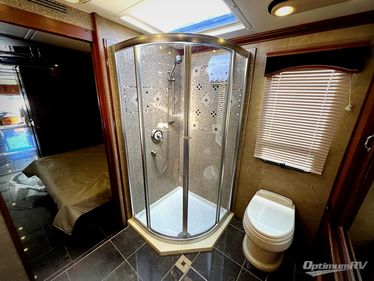 2013 American Coach American Eagle 45N Photo 23