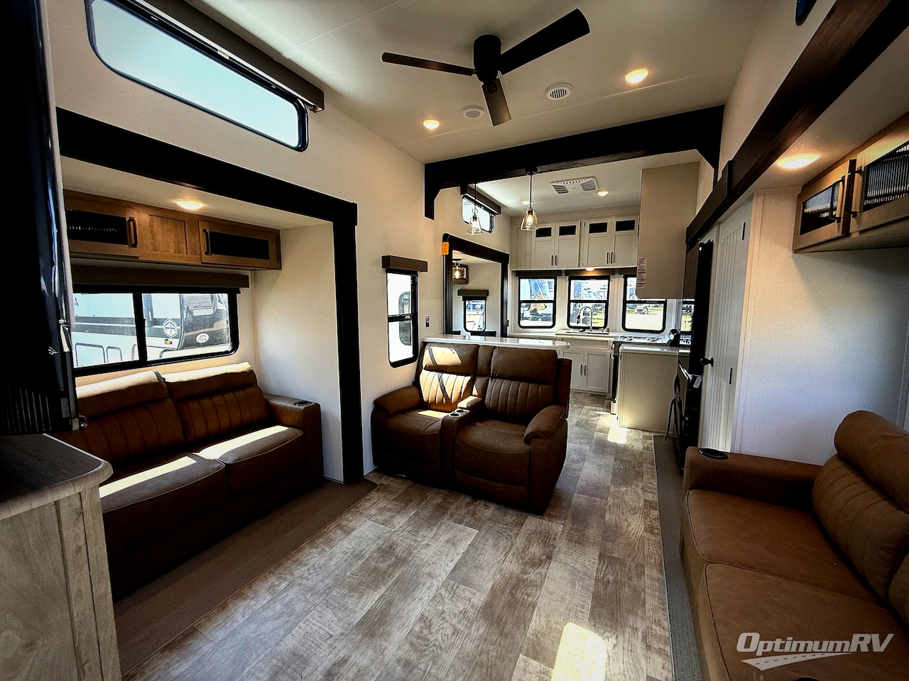2025 Palomino Puma Destination 403LFT Photo 5