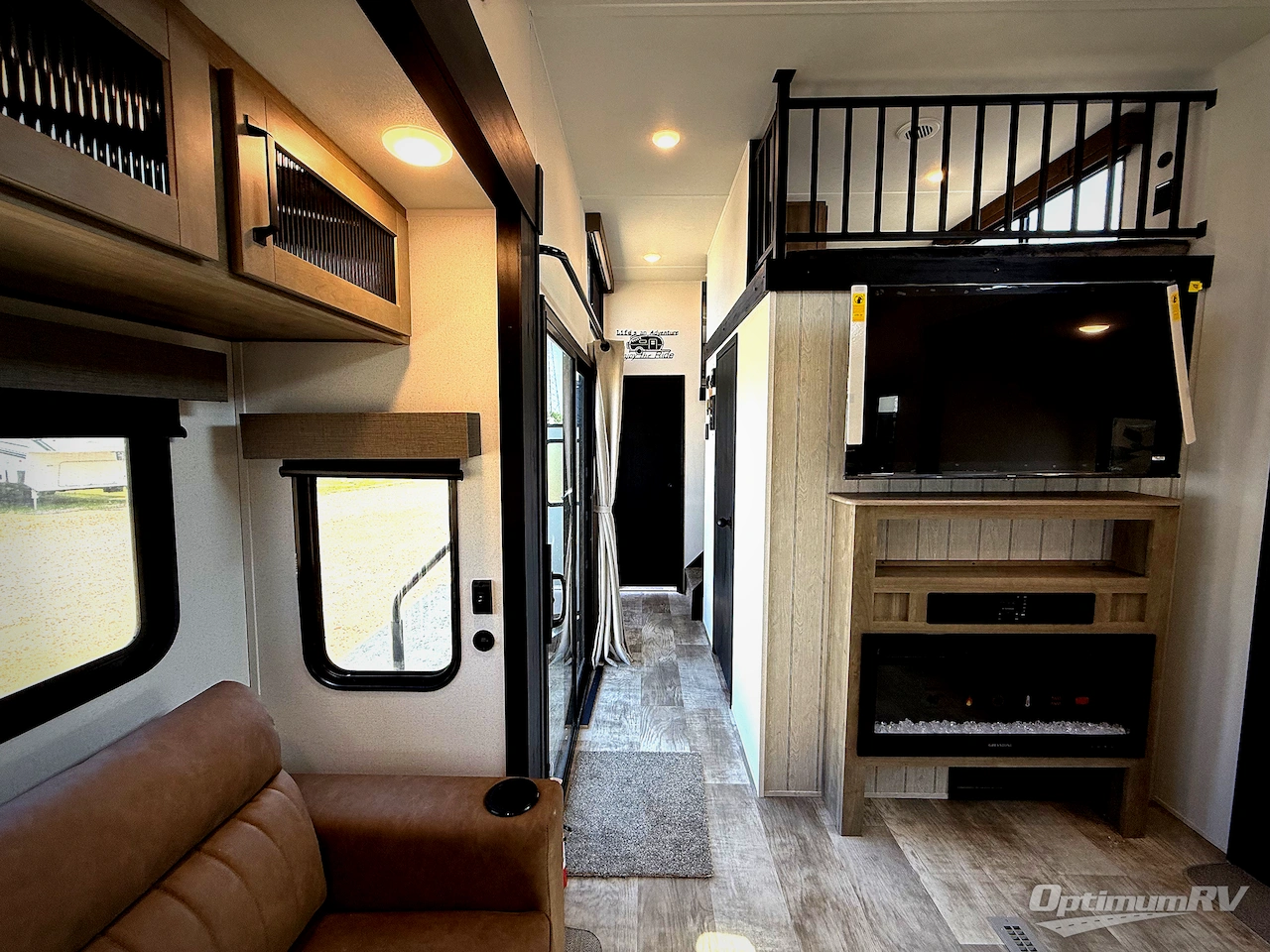 2025 Palomino Puma Destination 403LFT Photo 14