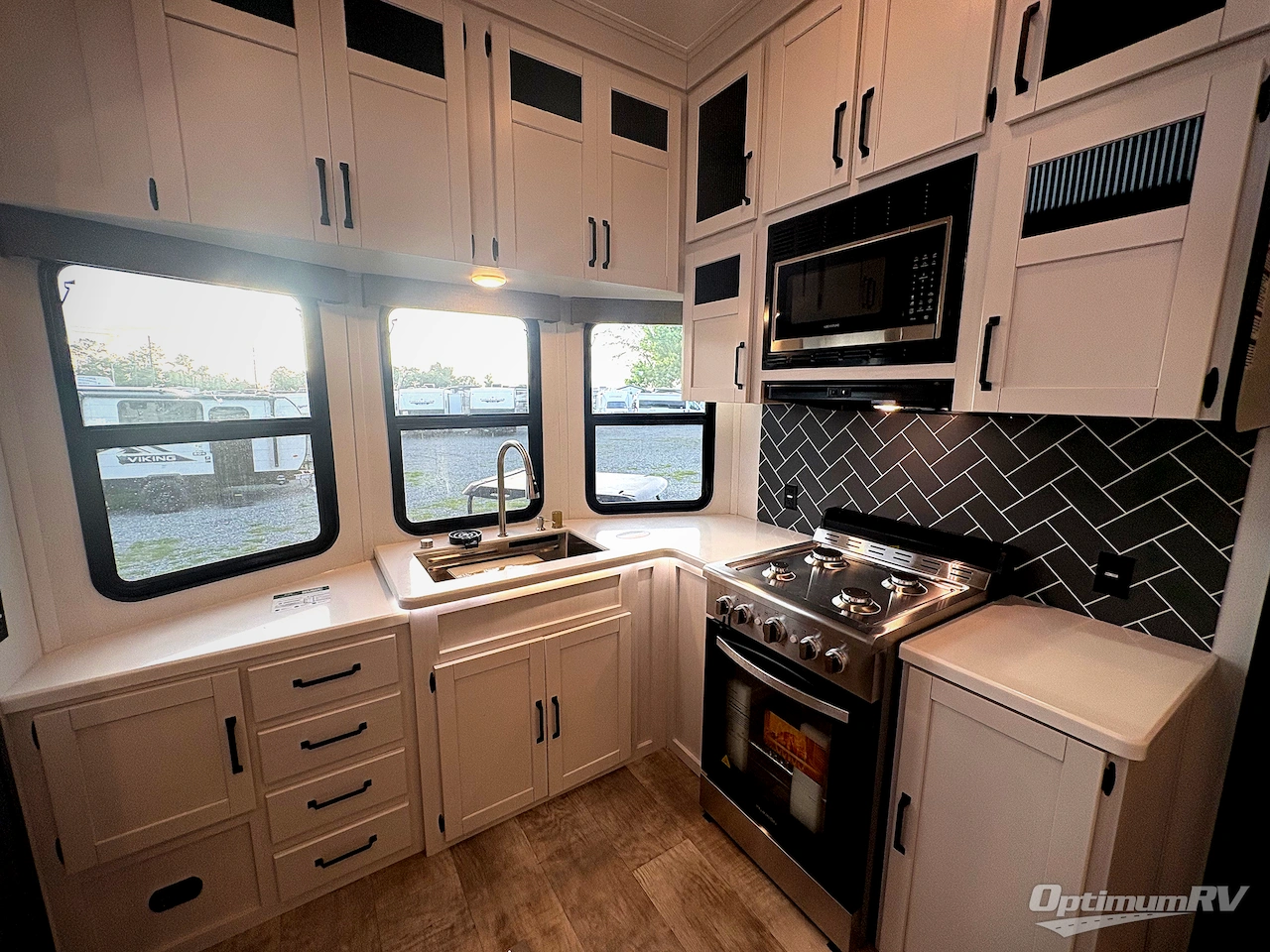 2025 Palomino Puma Destination 403LFT Photo 12
