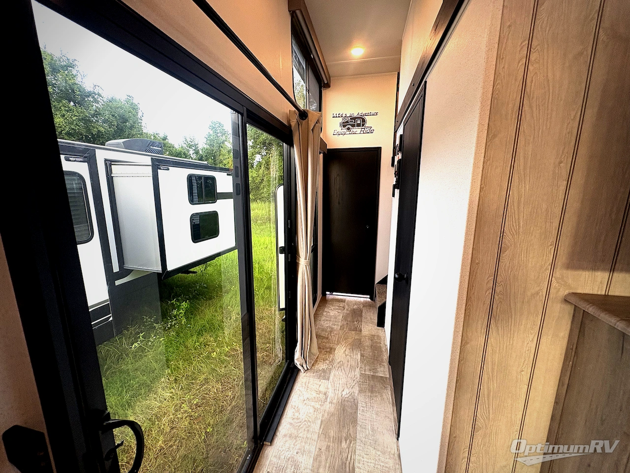 2025 Palomino Puma Destination 403LFT Photo 13