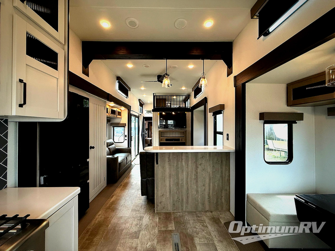 2025 Palomino Puma Destination 403LFT Photo 5