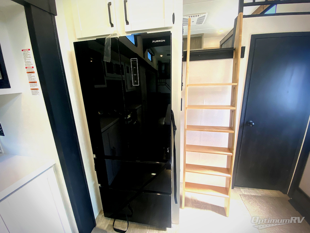 2025 Palomino Puma Destination 420LFT Photo 6