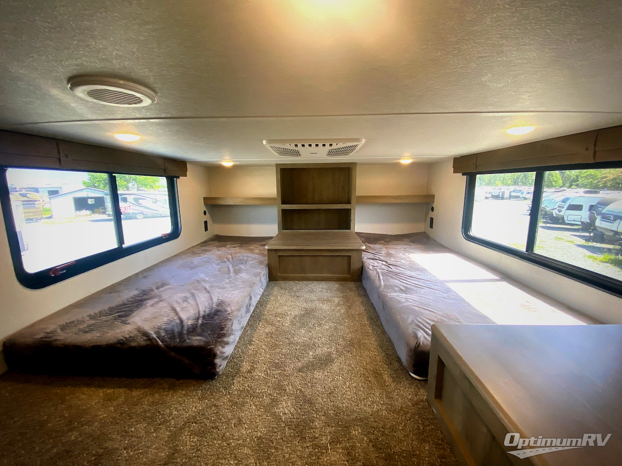 2025 Palomino Puma Destination 420LFT Photo 12