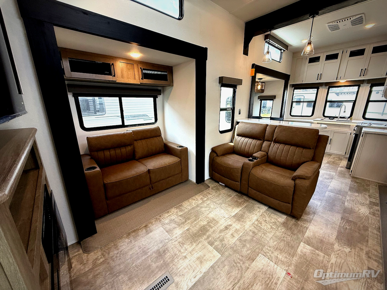 2025 Palomino Puma Destination 403LFT Photo 8