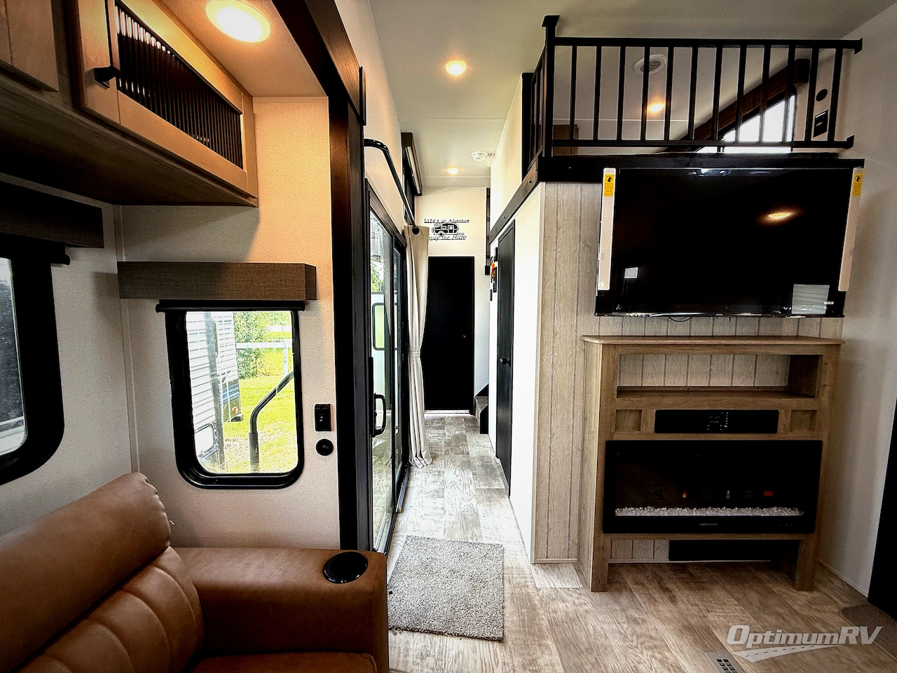 2025 Palomino Puma Destination 403LFT Photo 15
