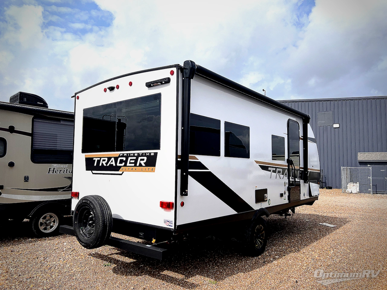 2025 Prime Time Tracer 170RS Photo 3
