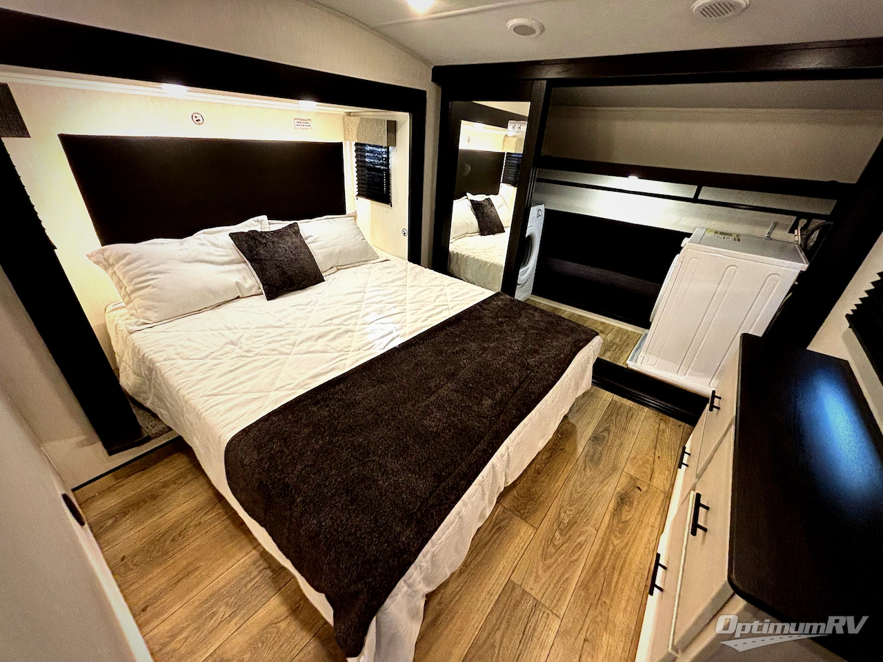 2025 Forest River Sabre 36FLX Photo 6