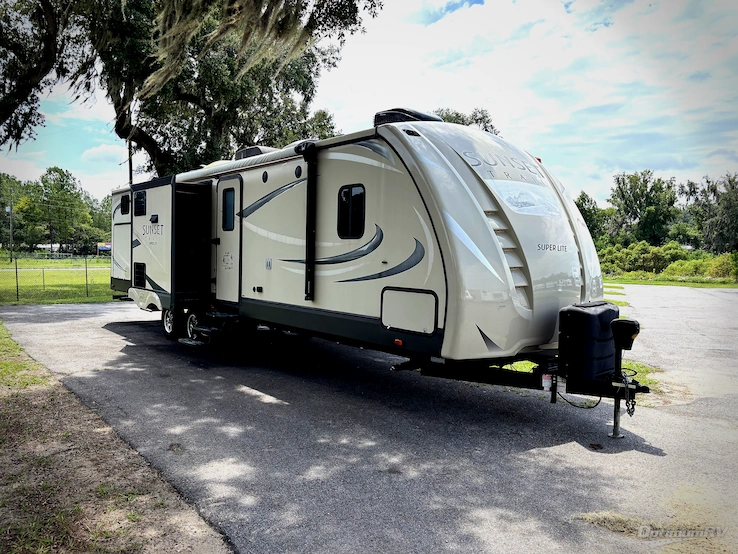 2017 CrossRoads Sunset Trail Super Lite ST320BH RV Photo 1