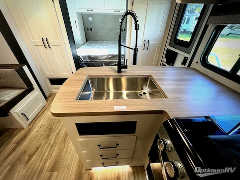 2027 Venture Sienna SA281VQB RV Photo 3