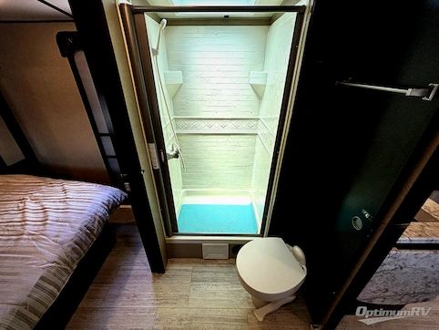 2017 Grand Design Imagine 2500RL RV Photo 4