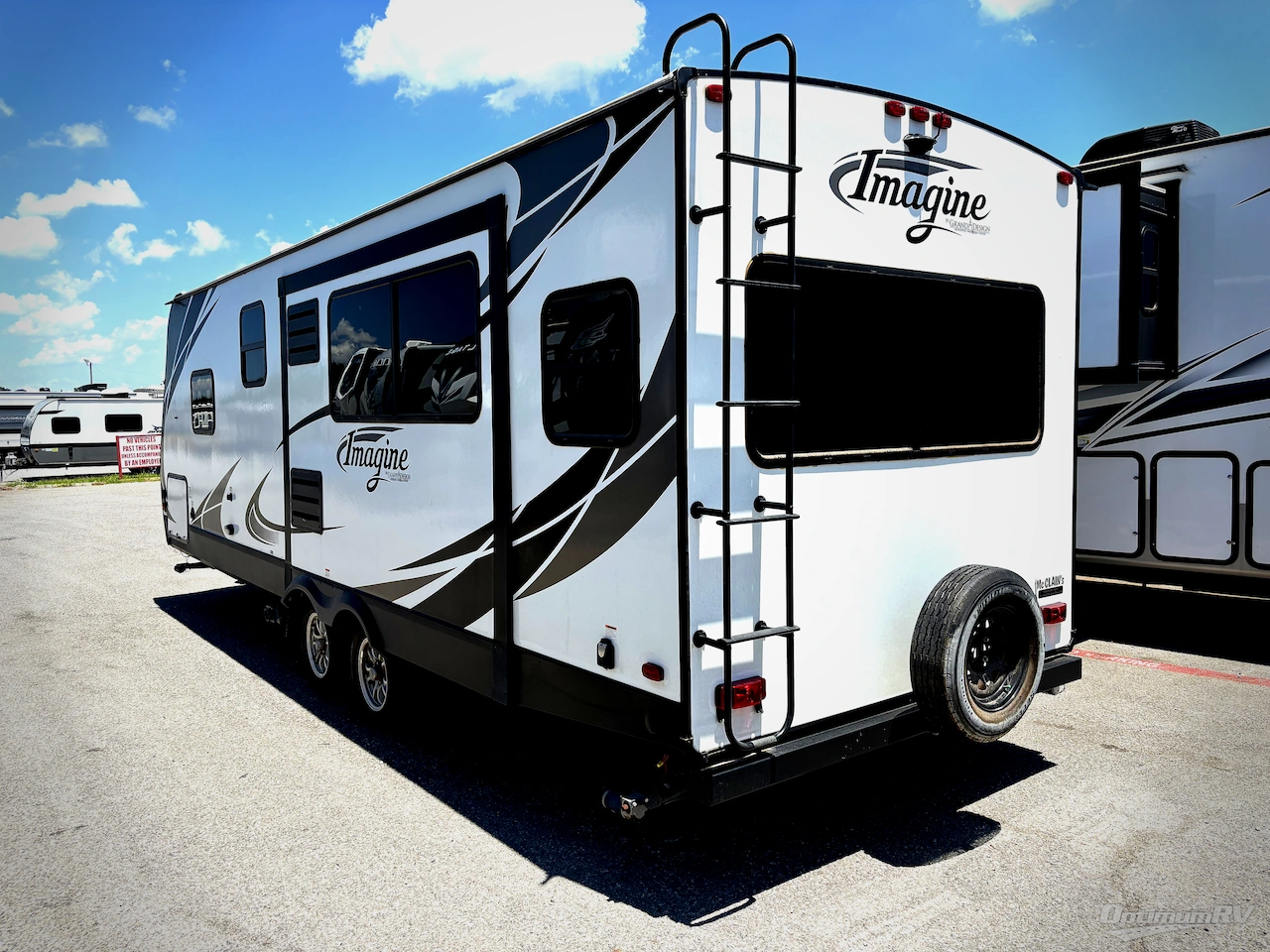 2017 Grand Design Imagine 2500RL Photo 3