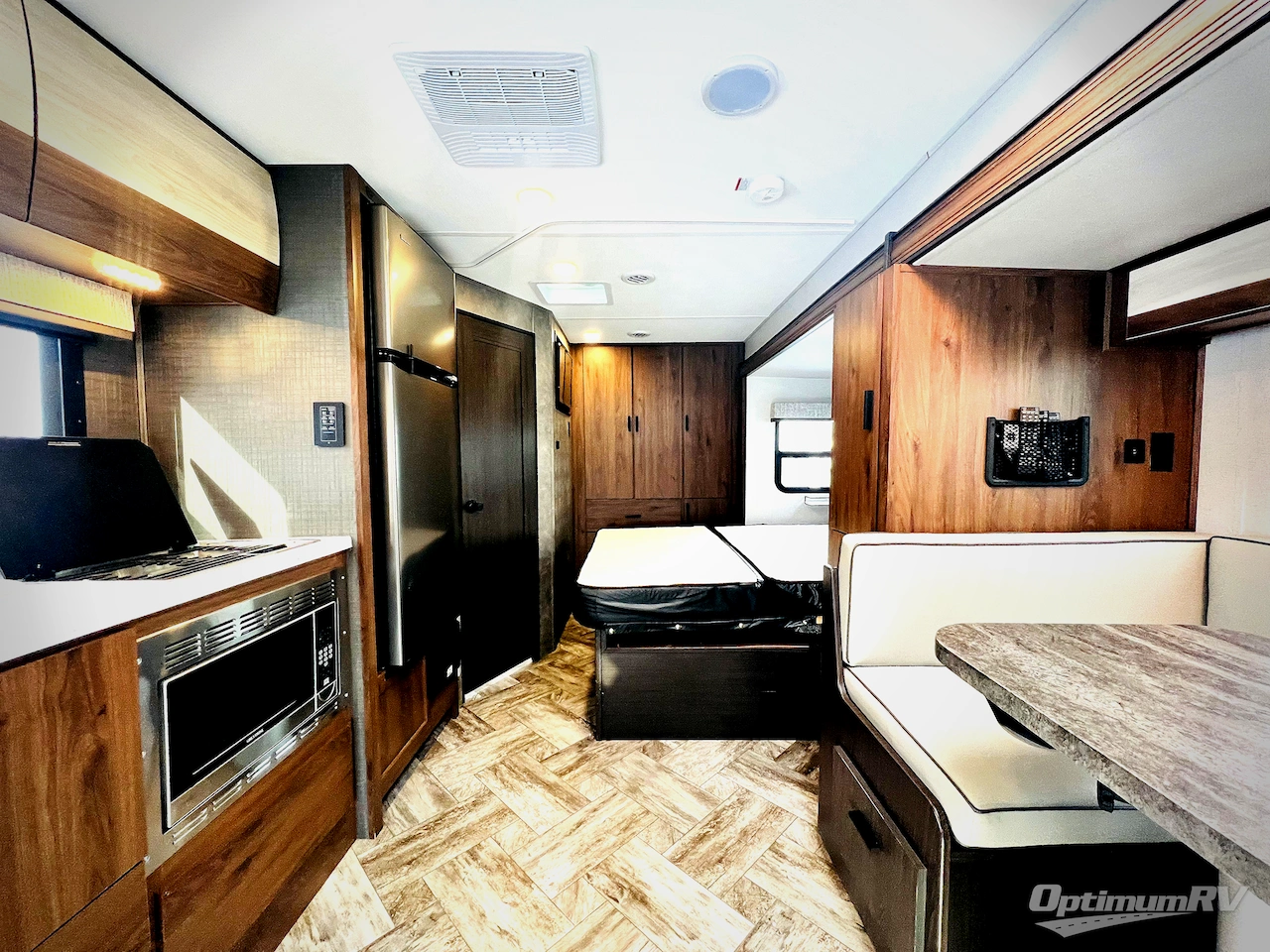 2022 Forest River Sunseeker MBS 2400B Photo 2