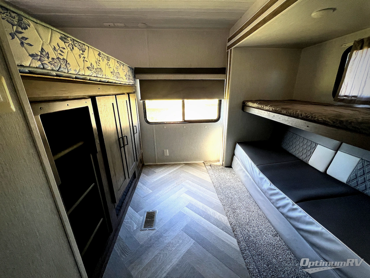 2022 Forest River Wildwood 33TS Photo 15