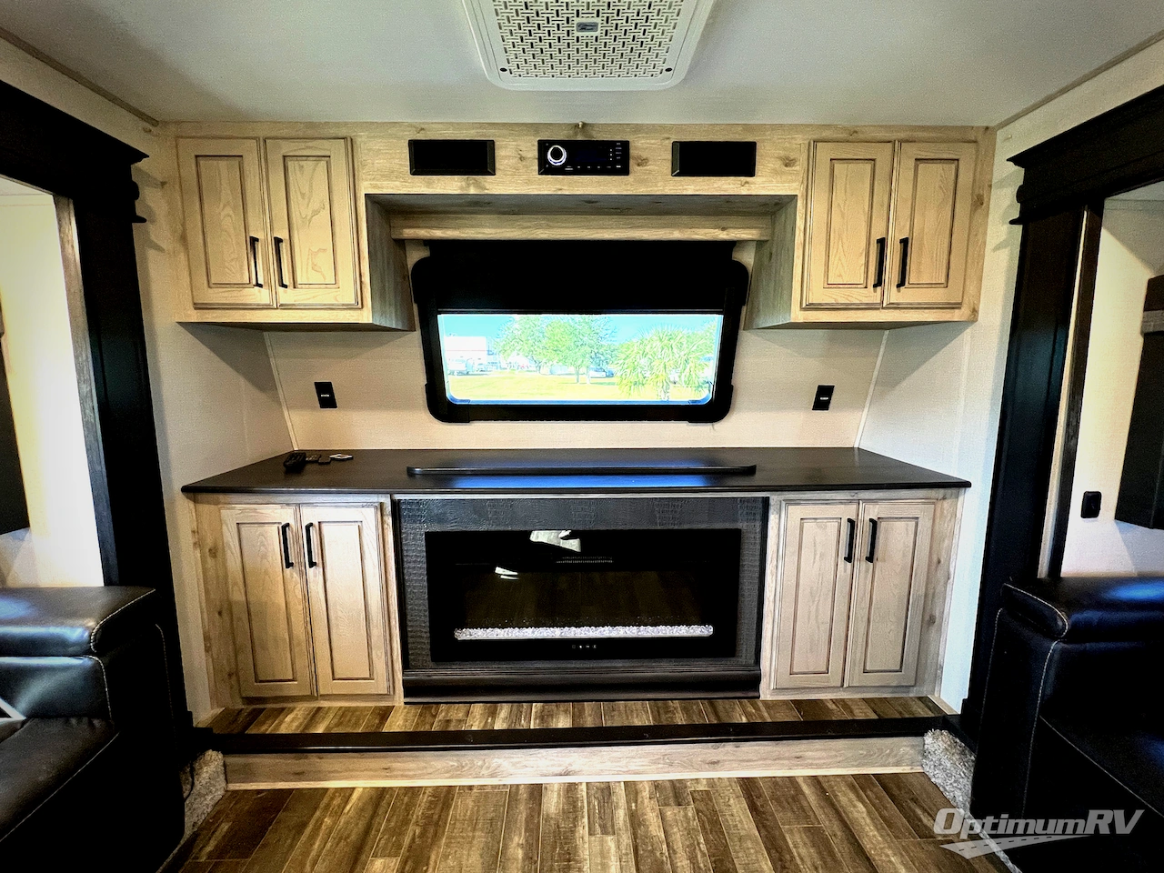 2023 Keystone Avalanche 360FL Photo 7