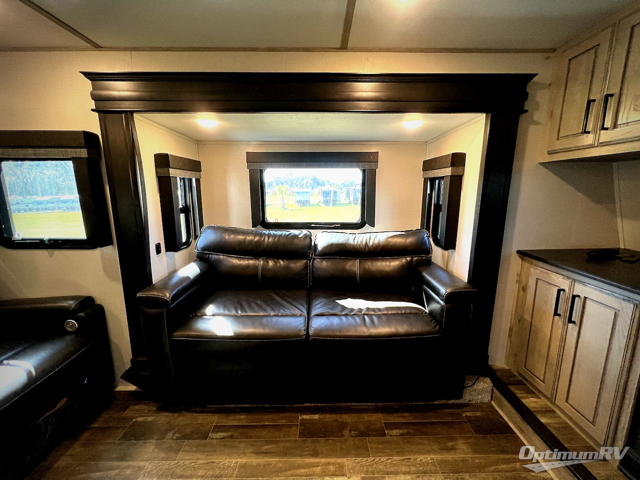 2023 Keystone Avalanche 360FL Photo 9