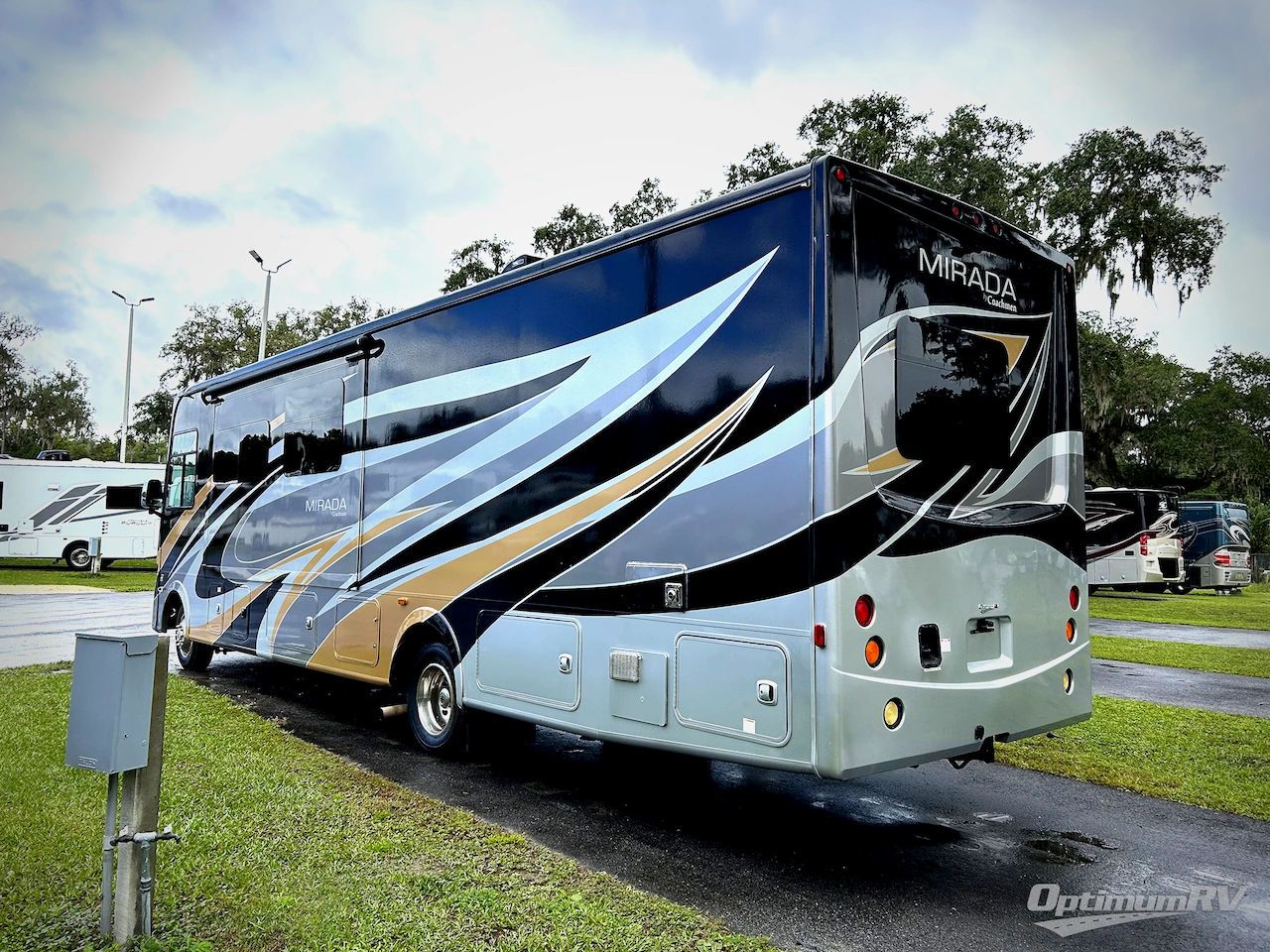 2019 Coachmen Mirada 34BH Photo 3