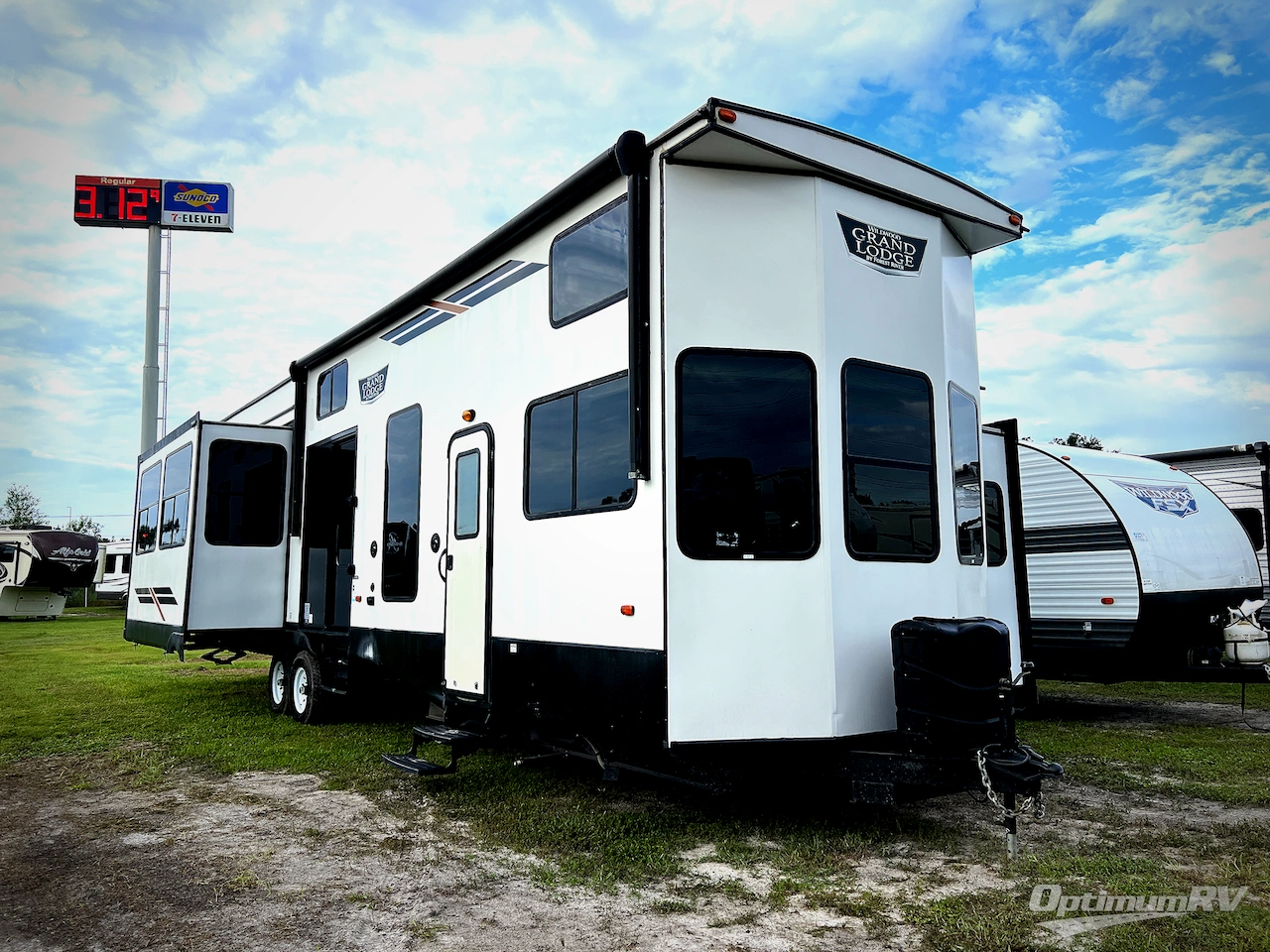 2022 Forest River Wildwood Grand Lodge 42DL Photo 1