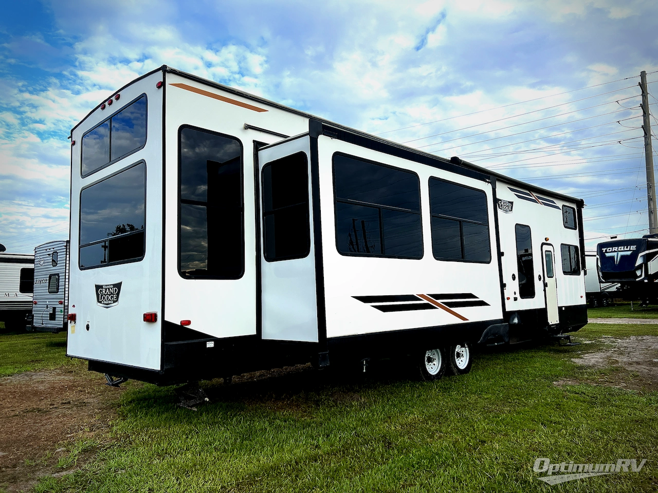 2022 Forest River Wildwood Grand Lodge 42DL Photo 3