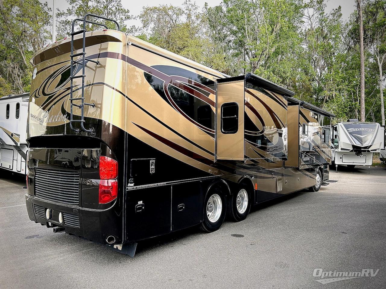 2012 Tiffin Phaeton 42QB Photo 2