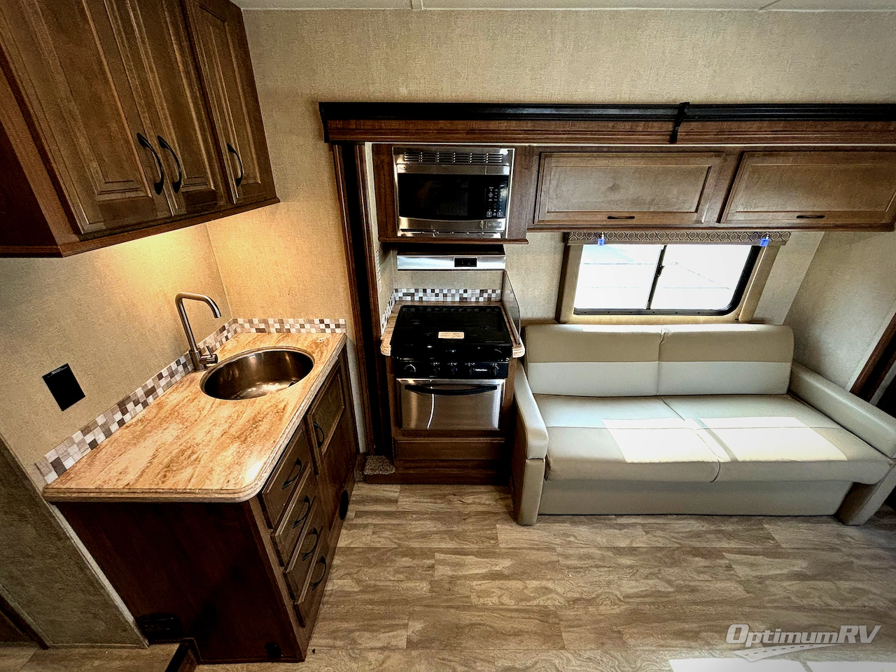 2018 Gulf Stream Conquest Class C 6314 Photo 8