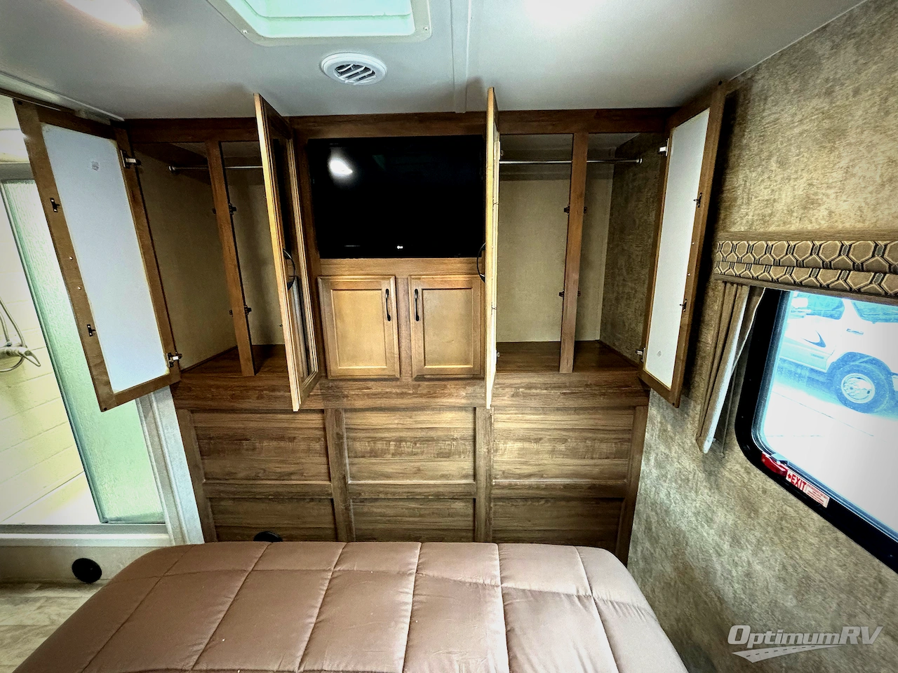 2018 Gulf Stream Conquest Class C 6314 Photo 12