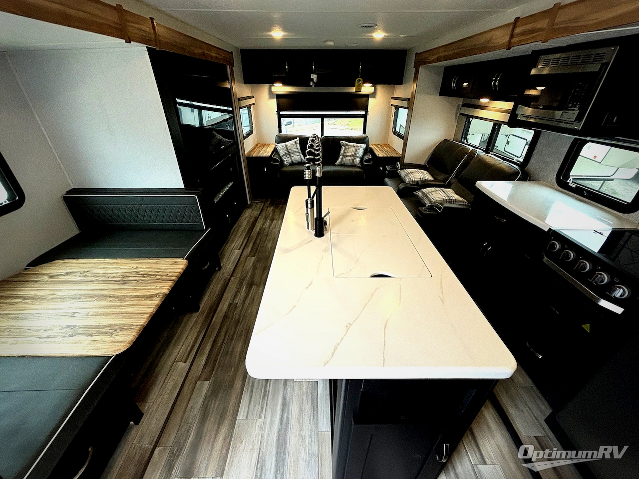 2023 Coachmen Freedom Express Liberty Edition 324RLDSLE Photo 5