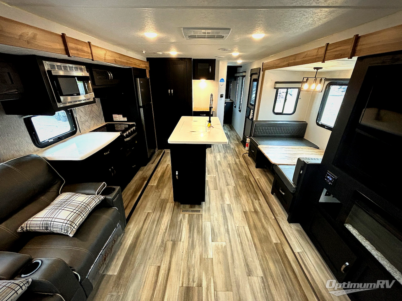 2023 Coachmen Freedom Express Liberty Edition 324RLDSLE Photo 4