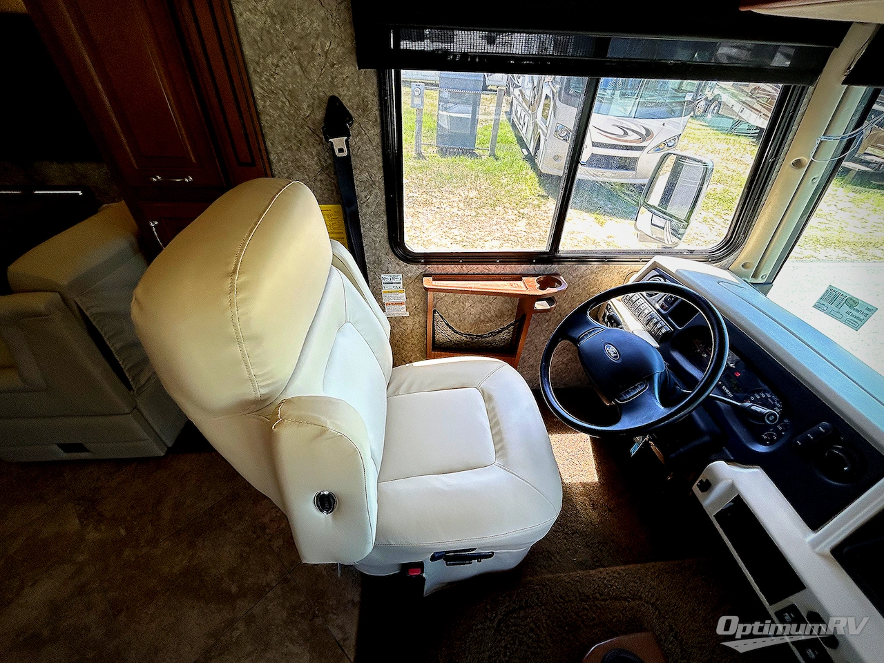 2014 Fleetwood Southwind 34A Photo 7