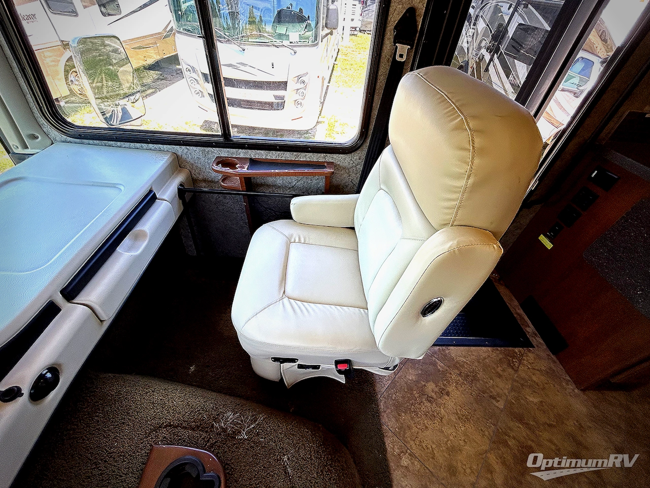 2014 Fleetwood Southwind 34A Photo 9