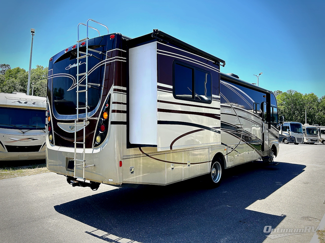 2014 Fleetwood Southwind 34A Photo 2
