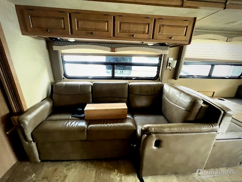 2018 Thor Windsport 35M RV Photo 2