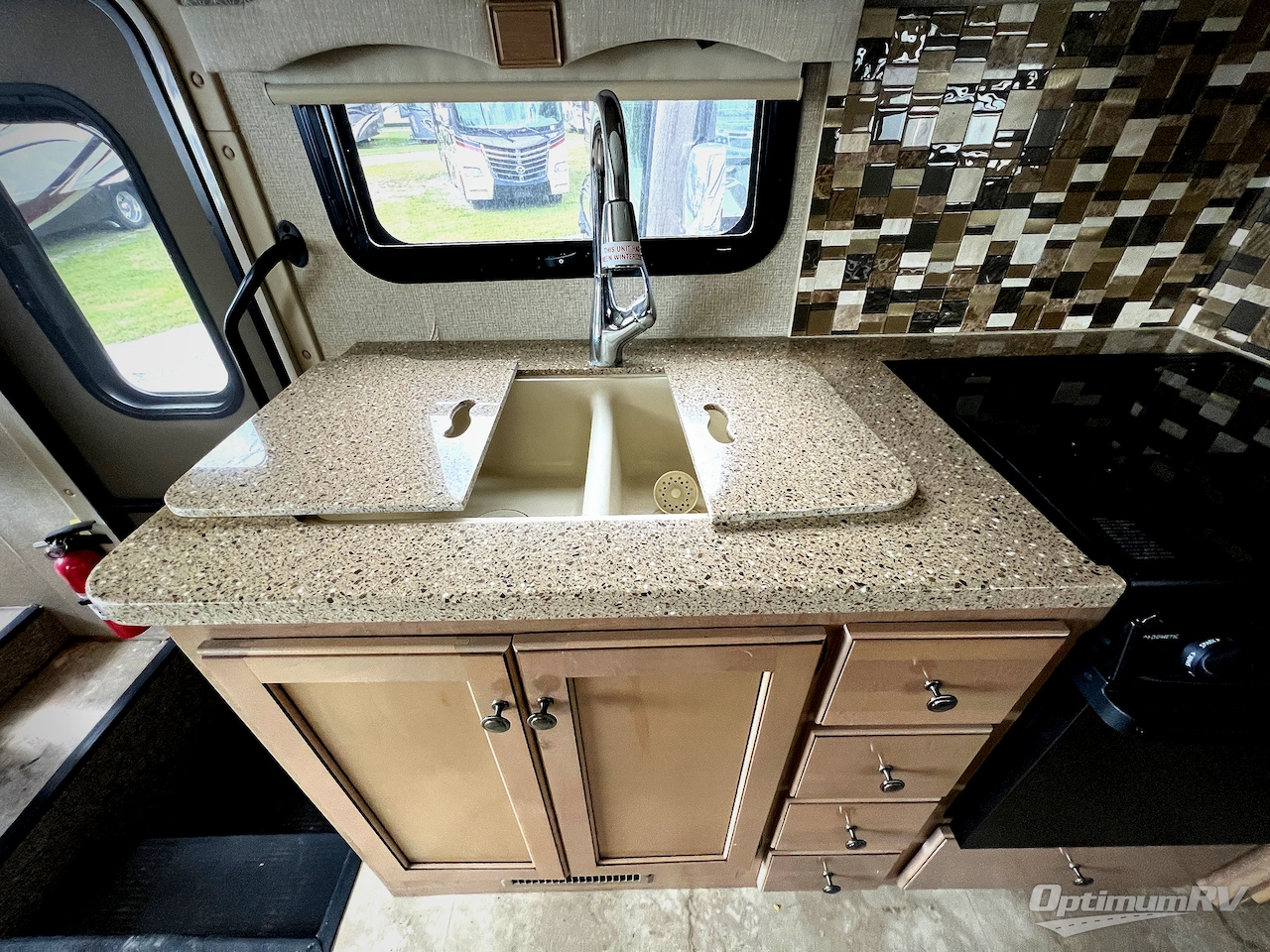 2018 Thor Windsport 35M Photo 12