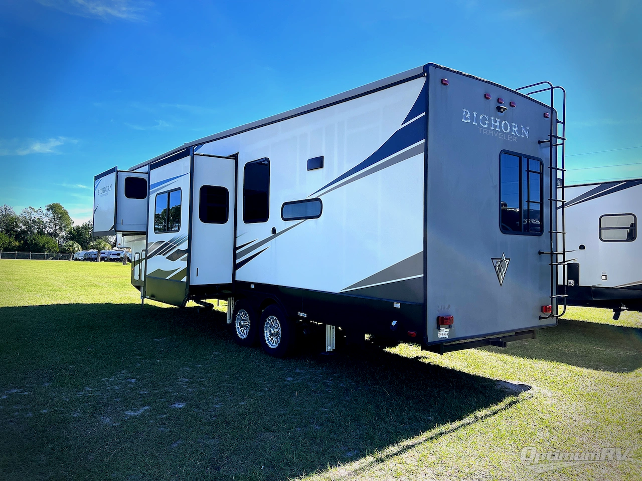 2021 Heartland Bighorn Traveler 33RKS Photo 2