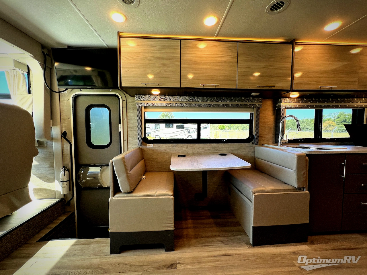 2023 Thor Axis 24.3 Photo 12