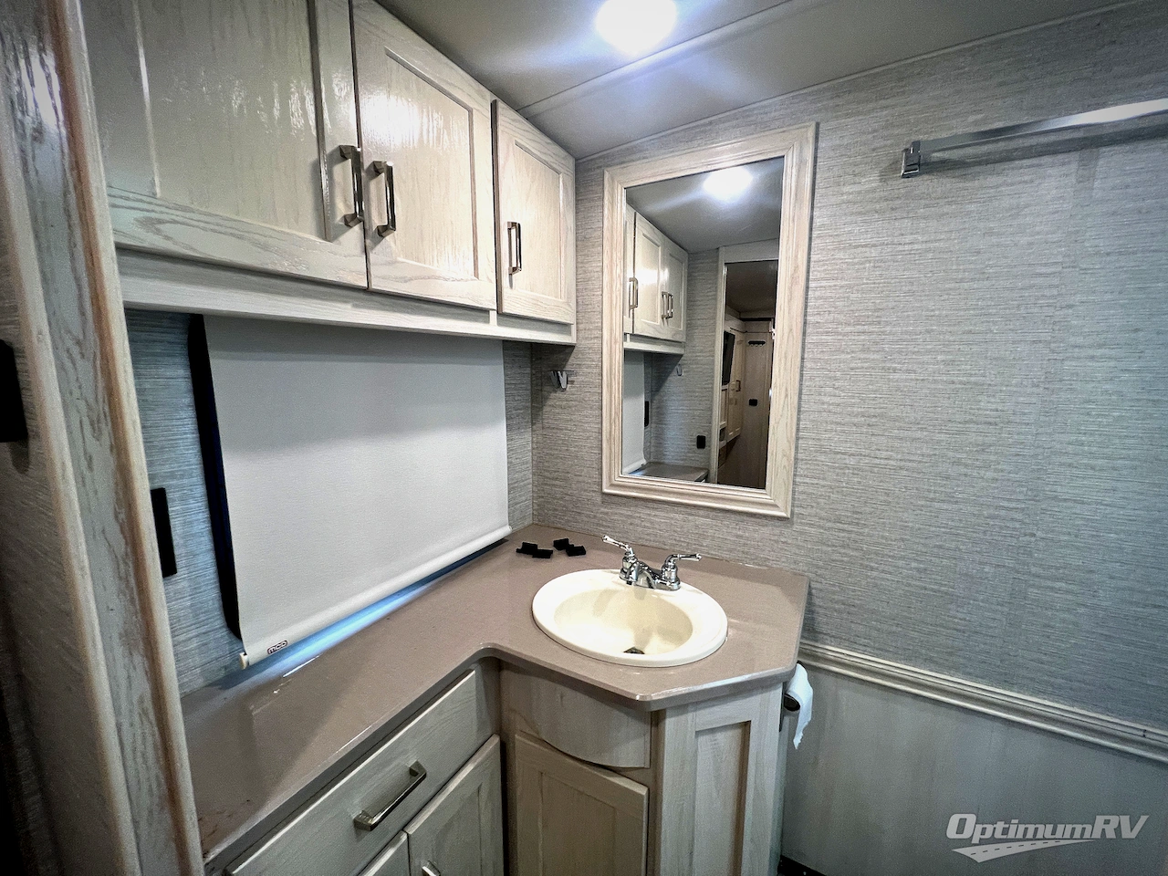 2020 Winnebago Adventurer 36Z Photo 25