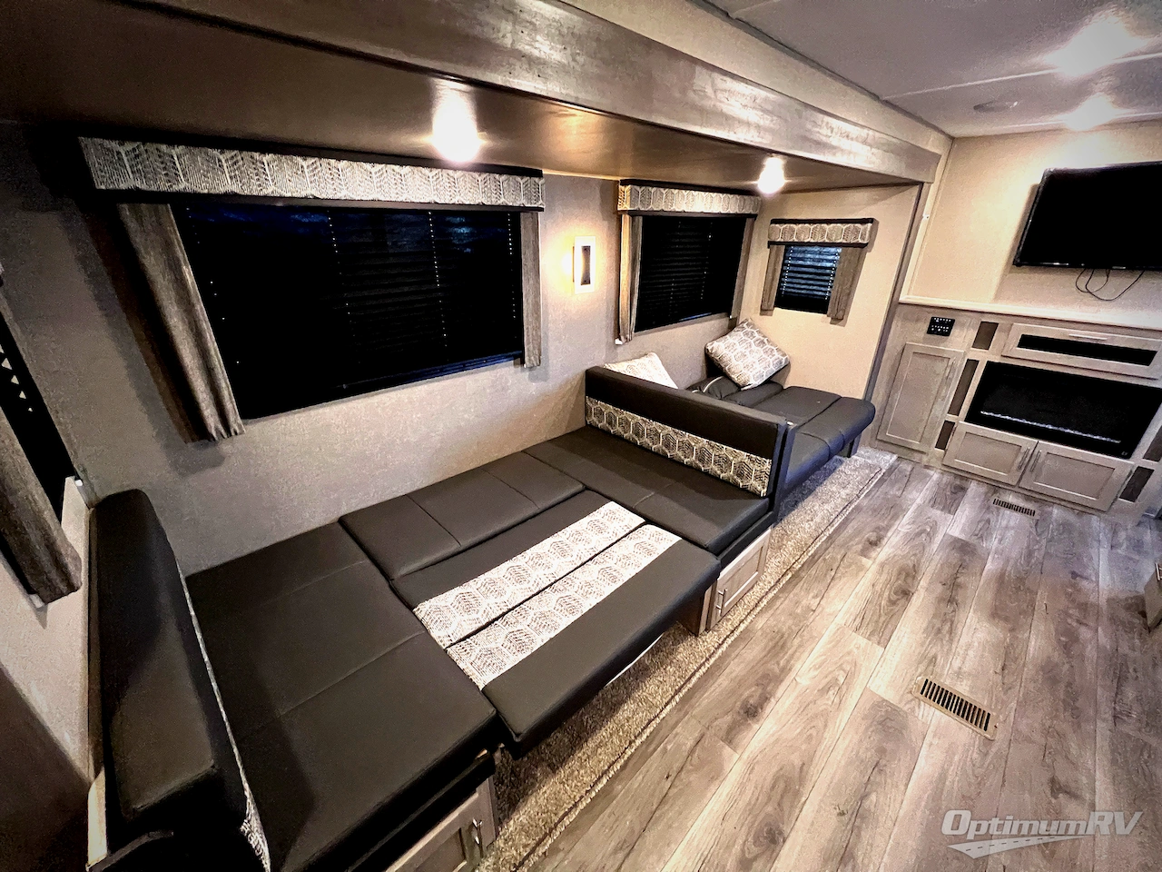 2022 Coachmen Catalina Legacy 323BHDSCK Photo 12