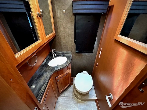 2017 Tiffin Allegro Breeze 32 BR RV Photo 4