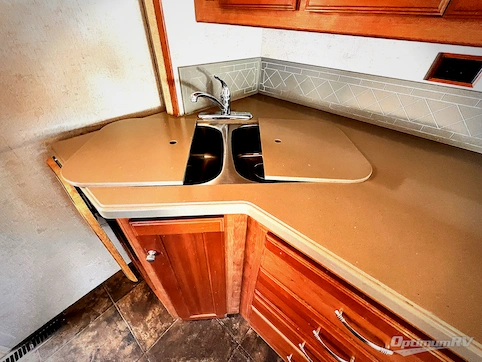 2013 Itasca Sunova 35G RV Photo 3