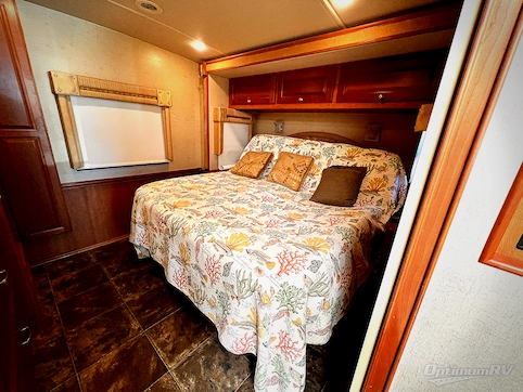 2013 Itasca Sunova 35G RV Photo 4