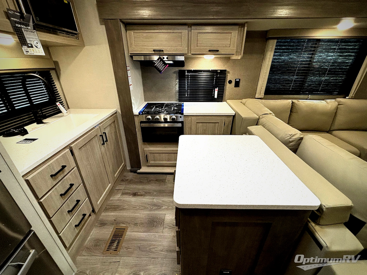 2026 Coachmen Catalina Legacy Edition 323MAZE Photo 17