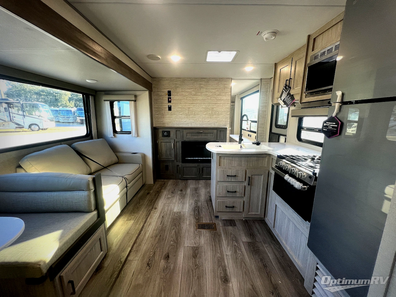 2026 Coachmen Catalina Legacy Edition 343BHTS Photo 5